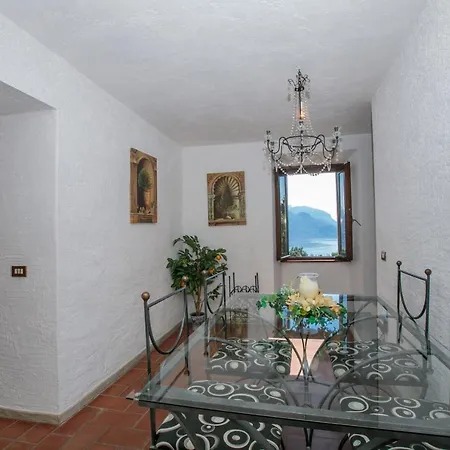 San Siro Sleeps 4 Apartment *